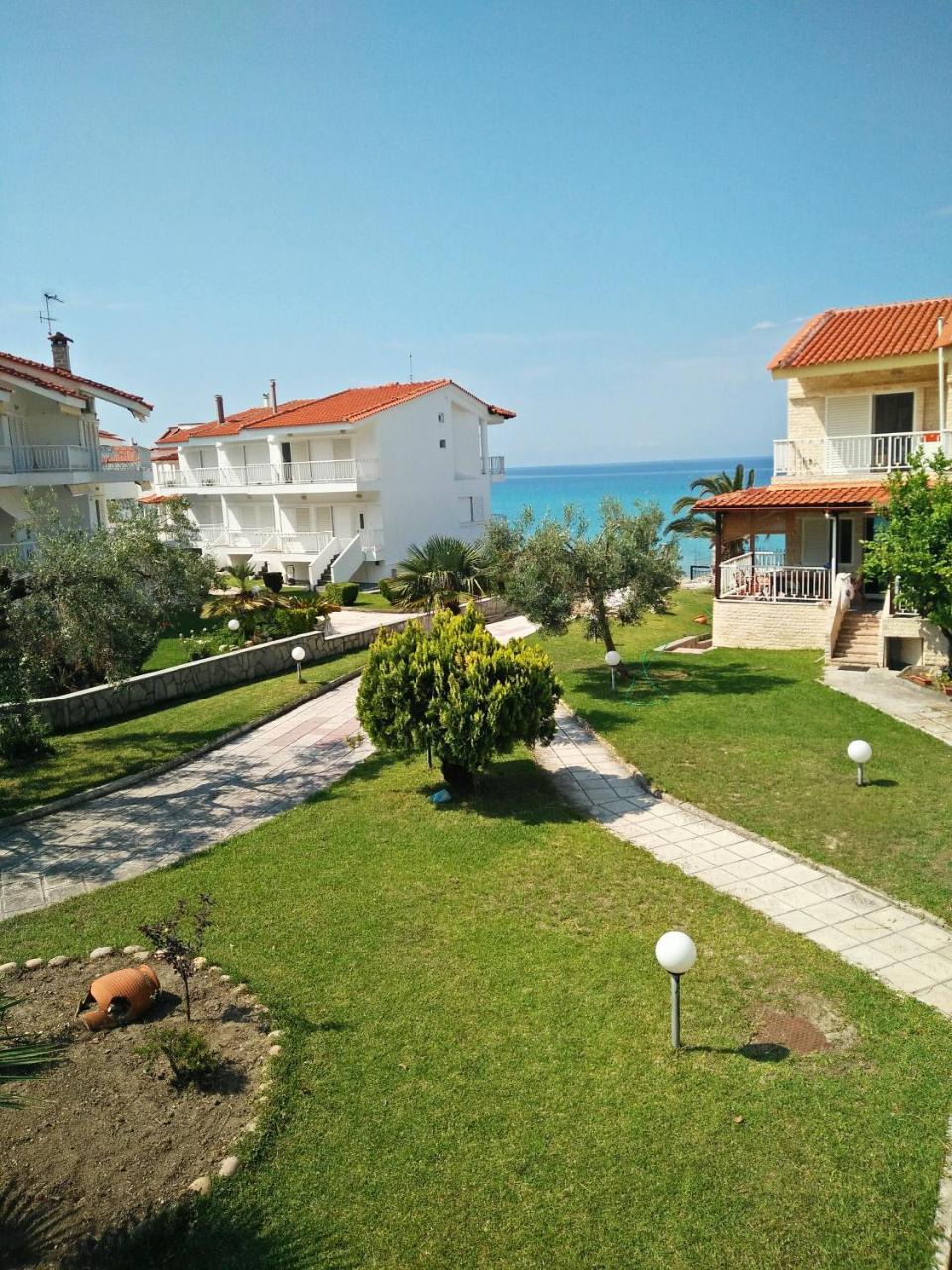 Aello Sea-Seafront Apartments Скала-Фуркас Экстерьер фото